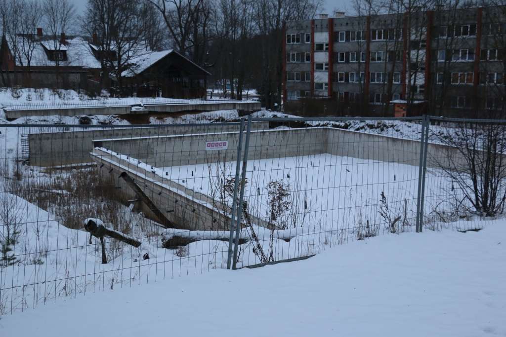 Bedre bremzē tālāko rīcību, par baseinu varam tikai sapņot.                                                                      
Autors:   SANTA SINKA