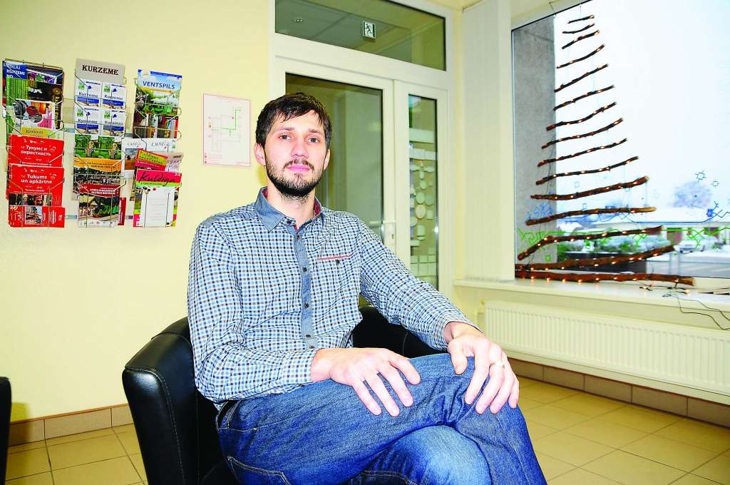Valkas Tūrisma informācijas biroja jaunais vadītājs Madars Lāns saredz vairākas iespējas, kā attīstīt un paplašināt tūrisma iespējas novadā.                                                                                                                                     
Autors:   INGA KARPOVA