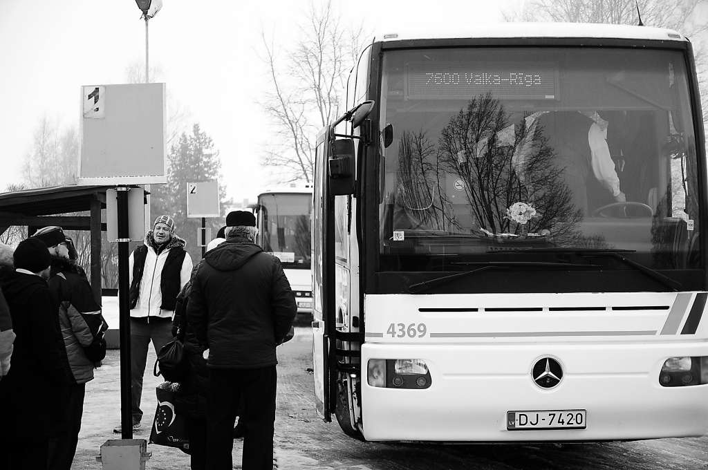 Autobusam “Valka – Rīga”, lai nokļūtu līdz galvaspilsētas autoostai, vajag gandrīz četras stundas.
Autors:  AIVARS ZILBERS