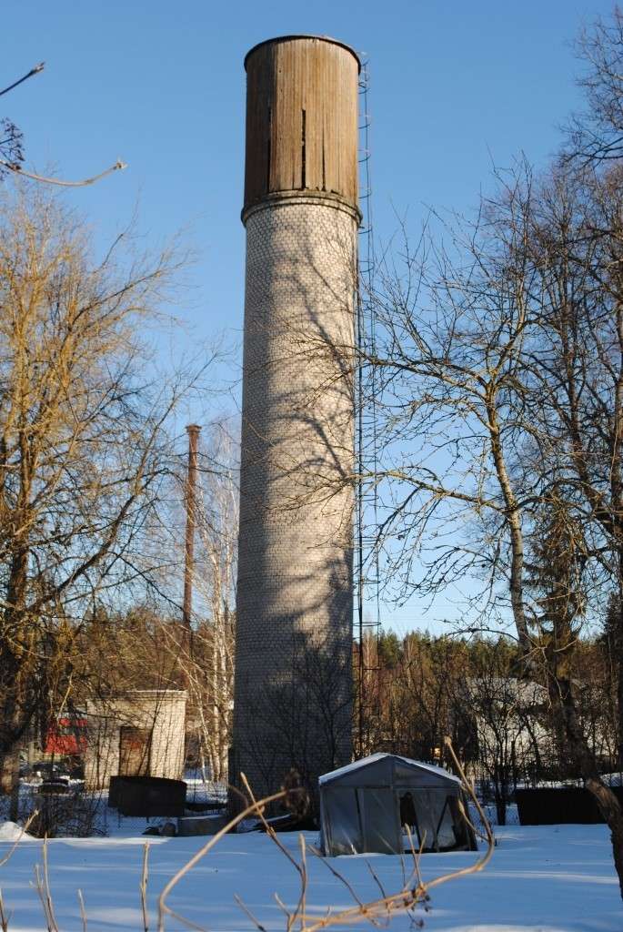 Pērn rudenī no Silvas ūdenstorņa koka apšuvuma daļas spēcīgs vējš atrāva dēļus un aizpūta uz tuvējās mājas pagalmu. Tornis ir bīstamā stāvoklī un jānojauc, uzskata Launkalnes pagasta pārvalde.    

Autors:  SANDRA PĒTERSONE