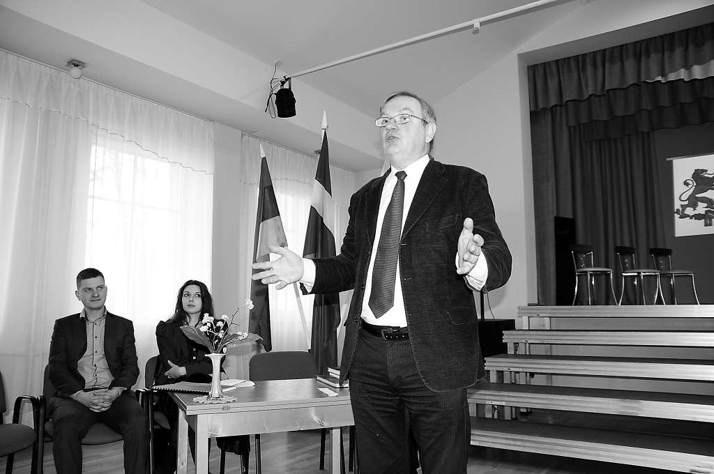 Romualds Ražuks skaidro, ka ikvienā demokrātiskā valstī cīņa ar kaitniekiem nav viegla.              
Autors:  AIVARS ZILBERS 