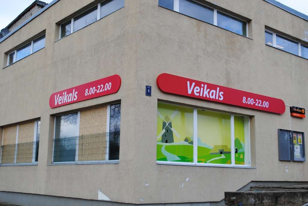 Zagļiem uzspridzinot bankomātu veikala “LaTS” telpās Strenču centrā, spēcīgs sprādziena vilnis izsitis logus pat tirdzniecības zāles tālākajā galā. Spridzinātāji bijuši sava amata meistari, secina Valsts policija.
                                    
Autors: SANDRA PĒTERSONE
