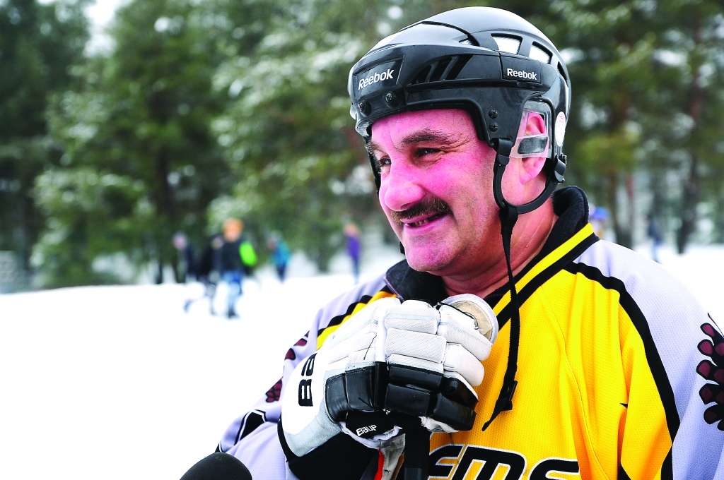 Juris Kalniņš ir Vijciema hokeja komandas balsts un aktīvs sporta dzīves organizators pagastā.                                                                 
Autors:  ALDIS DUBĻĀNS