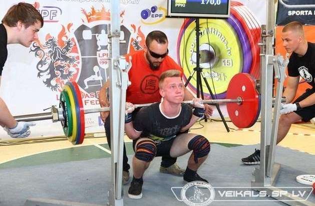 Autors: no twitter: Deniss ‏@deniss114