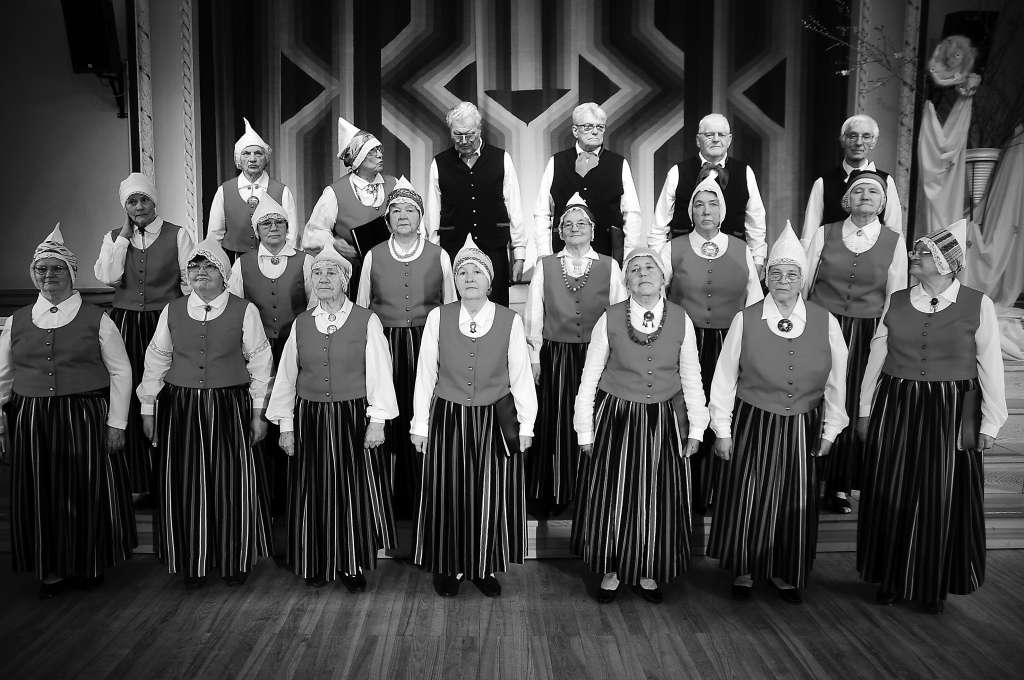 Valkas kultūras nama senioru koris “Dziesmu rota” Tatjanas Tīrumas vadībā ir uzņēmies rūpi par tautasdziesmu popularizēšanu Vidzemē. 

Autors:  ALDIS DUBĻĀNS