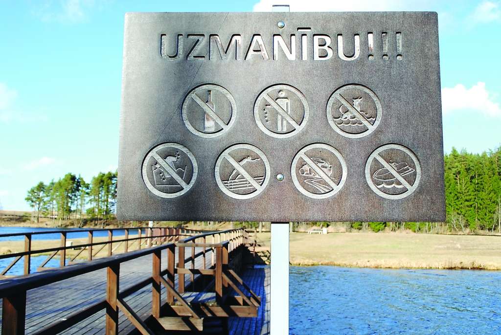 Teperis ir viena no tām publiskajām peldvietām Smiltenes novadā, kur aizliegts peldināt suņus. Taču arī suņiem vajag tādu vietu, kur ezerā var iebrist ērti, nemīcoties pa dubļiem un dūņām, norāda kāda smilteniete. 

Autors:  SANDRA PĒTERSONE