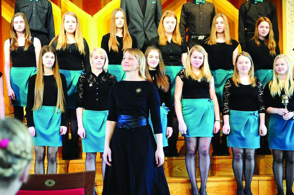 Inese Niklaviča konkursam ir sagatavojusi gan Strenču vidusskolas, gan Valkas ģimnāzijas kori. Abi guvuši augstu novērtējumu.  
Autors:  ALDIS DUBĻĀNS