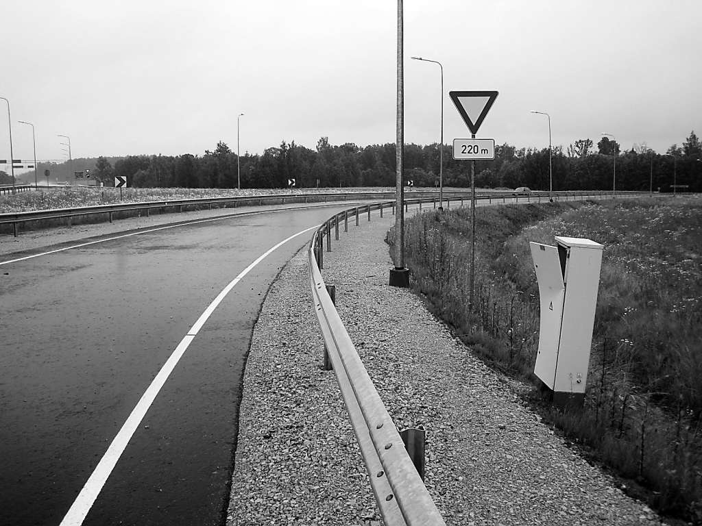 2014. gada vasarā uz jaunā autoceļa Tīnūži–Koknese (P80) ir bijis izdemolēts elektrības sadales skapis un nozagti apgaismes līnijas kabeļi.
