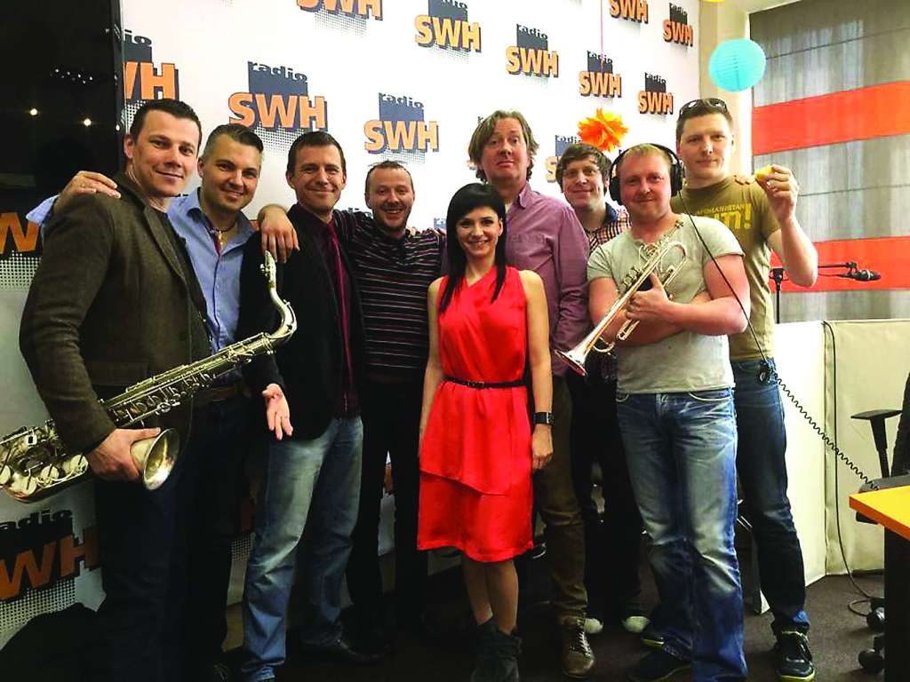 Par pasaules hokeja čempionātā Prāgā piedzīvoto grupa “Mākoņstūmēji” nesen stāstīja Radio SWH studijā, pie viena padaloties ar dziesmām no sava topošā albuma.                                            
Autors: NO “MĀKOŅSTŪMĒJU” PERSONĪGĀ ARHĪVA