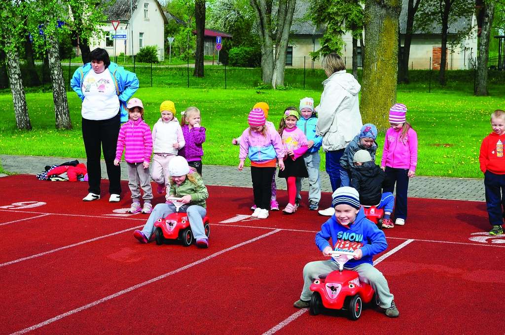 Vismīļākā disciplīna mazajiem bija stumšanās ar mašīnīti. To viņi bija gatavi darīt visu dienu.                                                                              
Autors:  AIVARS ZILBERS