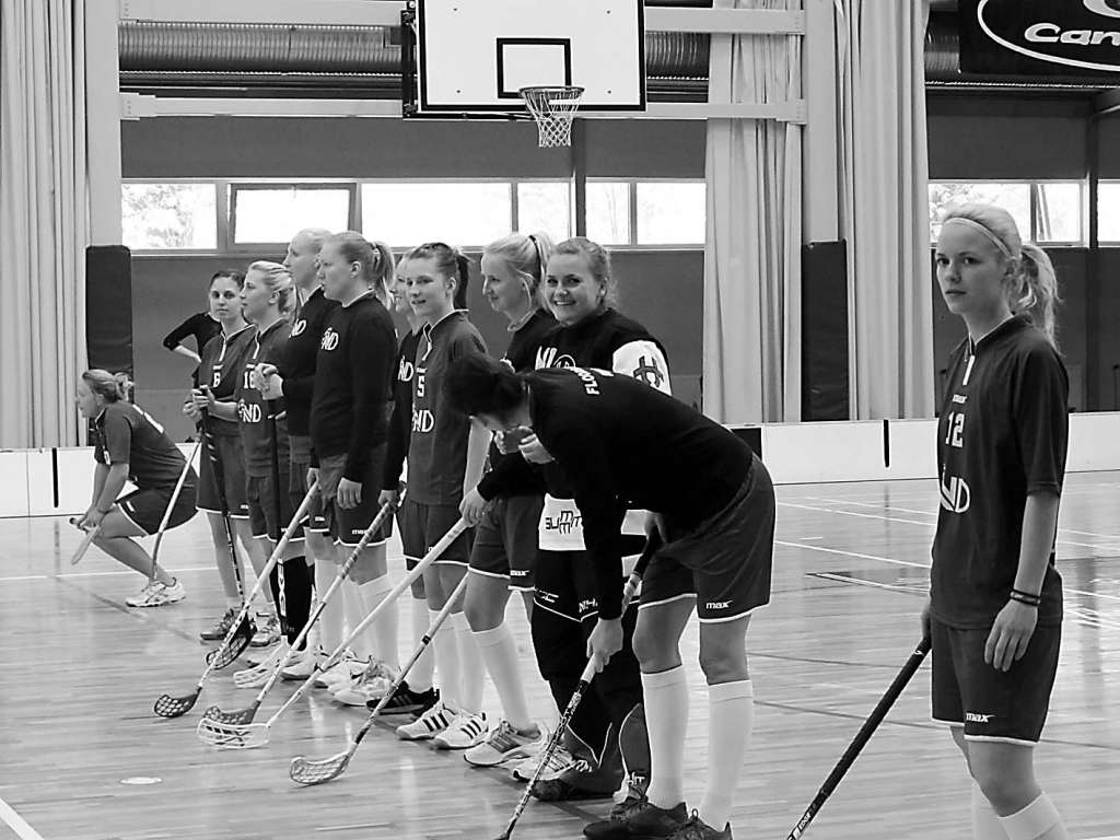 Aizvadītajās brīvdienās notikušajā florbola turnīrā sievietēm “BorderCup1015 women” uzvarēja ciemiņi no Rīgas – FK ”NND”. 

Autors:  INGA KARPOVA