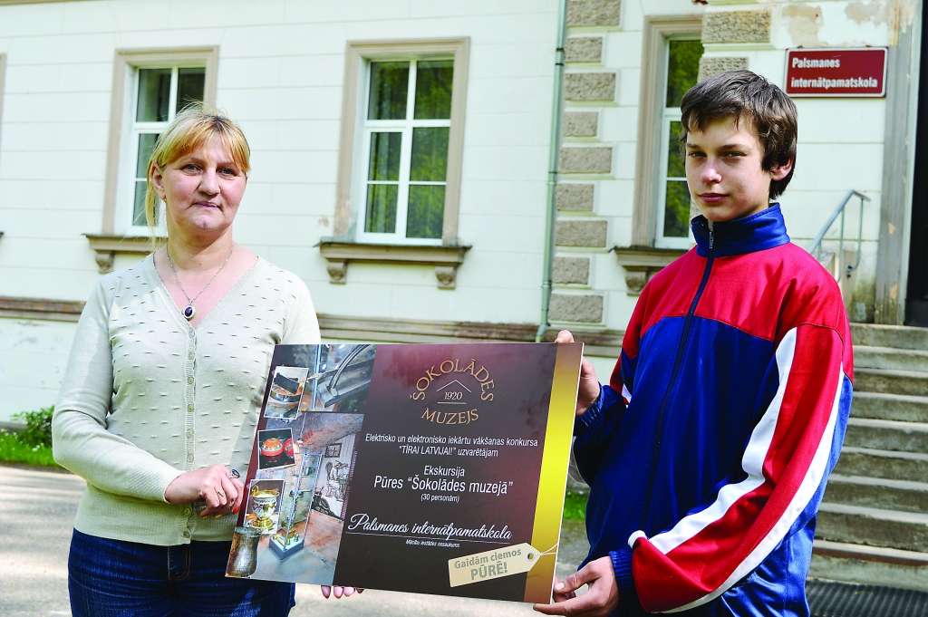 Arī Palsmanes internātpamatskolas 8. klases skolniekam Mārim Paeglim ir prieks par skolotājas Ineses Āboliņas (attēlā) uzņēmību. Konkursā nopelnītas trīs ekskursijas.                                                                                                                                                                                                                     
Autors:  SANDRA PĒTERSONE