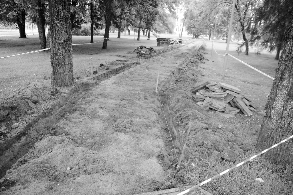 Šogad Lugažu laukumā taps izbūvēts viens jauns bruģakmens celiņš gājējiem. 
Autors: ALDIS DUBĻĀNS