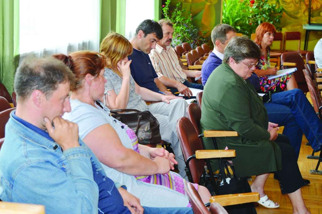 Grundzāliešu jautājumu krustugunīs ceturtdien nokļuva Lielvārdes novada uzņēmuma “Īpašumi EG” valdes loceklis Edgars Garkaklis un viņa kolēģe Inna Grozova.
Autors: SANDRA PĒTERSONE