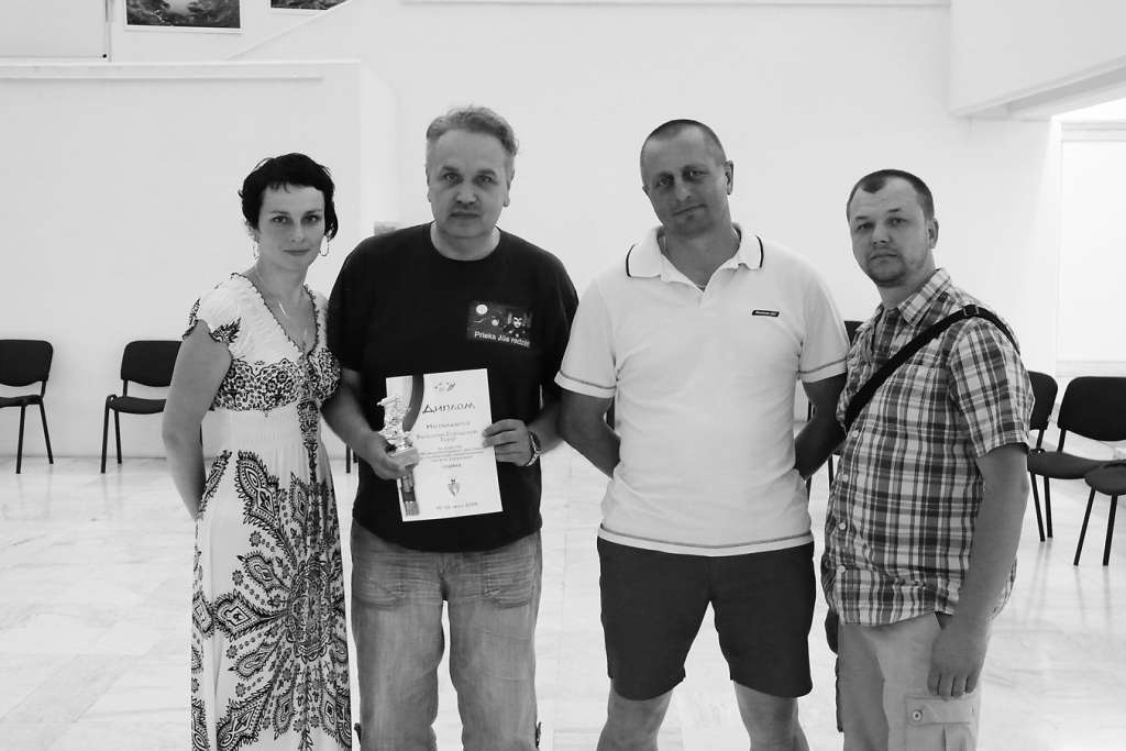Valkas teātra kolektīvs – Jevgenija Kozlova (no kreisās), režisors Aivars Ikšelis, Aleksandrs Primaks un Vilis Daņilovs – Bulgārijā saņēma galveno balvu par izrādi “Edīte Piafa. Mans leģionārs”.                 
Autors: NO VALKAS TEĀTRA ARHĪVA