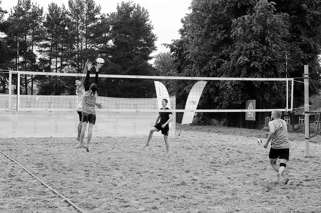 “Joker Beach Ball” turnīrā sekmīgi cīnījās Valkas novada volejbolisti.                                                    
Autors:  ALDIS DUBĻĀNS