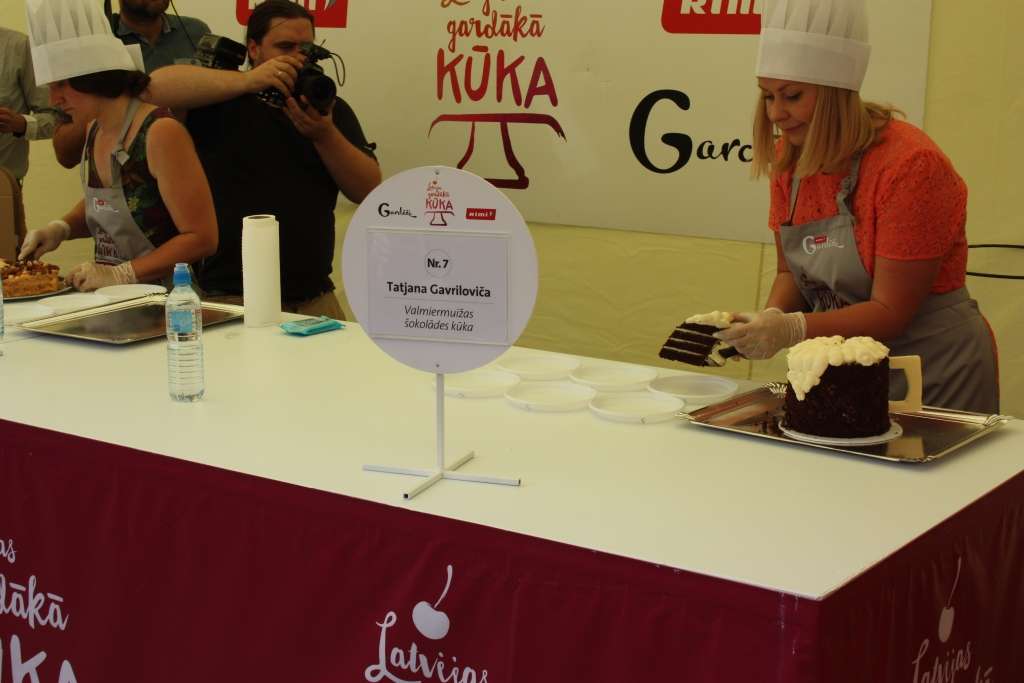 Tatjana Gavriloviča izveidojusi oriģinālu konkursa kūkas formu, kas sastāv no vairākām kārtām ar krēmu pa vidu, izmantojot Latvijas produktus. Tas tomēr izrādījās nepietiekami, lai varētu pretendēt uz dalību konkursā. 

Autors:   NO PERSONĪGĀ ARHĪVA