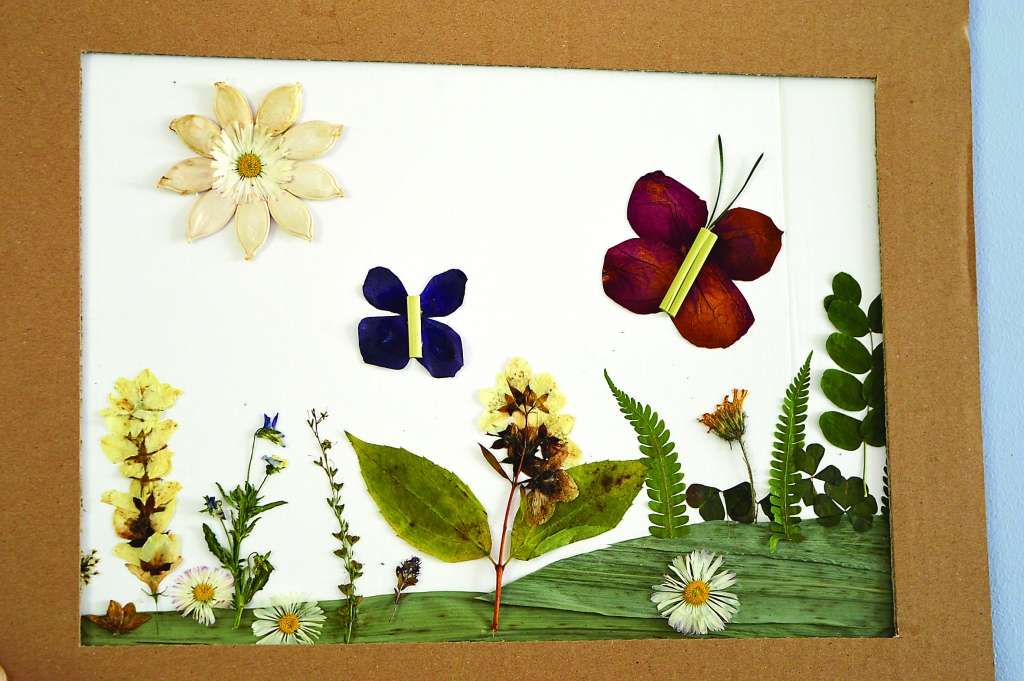 Bērnu radītos floristikas darbus un puzurus no 17. augusta varēs apskatīt izstādē Strenču bibliotēkā.