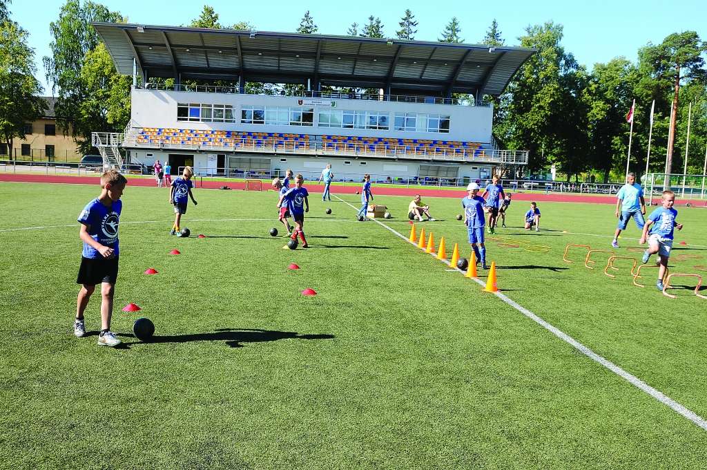 Treneri no Izraēlas prot treniņus organizēt tā, lai tehniskos elementus bērni apgūtu rotaļu veidā.                                                                                 
       
Autors:  ALDIS DUBĻĀNS 
