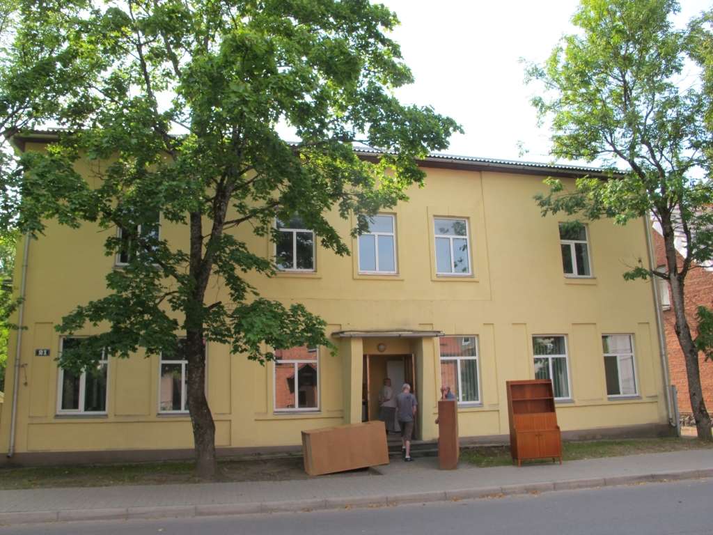 Otrdien uz jauno mājvietu Semināra ielā 21 pārcēlās Valkas novada biedrība cilvēkiem ar īpašām vajadzībām “Kastanis”.                             
Autors:   INGA KARPOVA