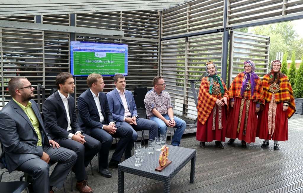 Autors: PUBLICITĀTES