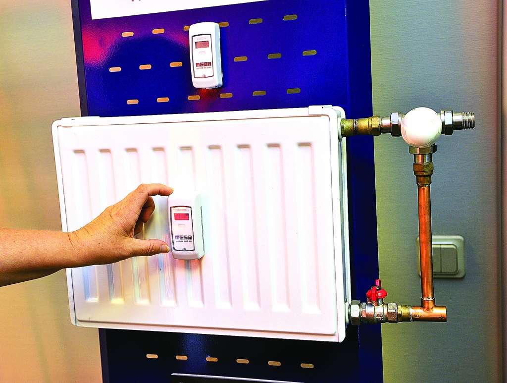 A/S «Latvenergo» Energoefektivitātes centrā atrodas dažādas modernas elektroiekārtas, ar kuru palīdzību 
iespējams uzzināt, kā uzlabot elektroenerģijas lietošanas paradumus un līdz ar to – arī optimizēt mājsaimniecību un uzņēmumu elektroenerģijas patēriņa izmaksas, vienlaikus nezaudējot ikdienas kvalitāti un komfortu. 
Autors:   AIVARS LIEPIŅŠ, DIENAS MEDIJI
