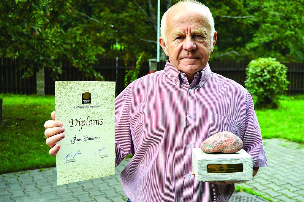 Smiltenietis Juris Anitens saņēmis valstī augstāko apbalvojumu būvindustrijā - “Būvindustrijas lielo balvu” -  par mūža ieguldījumu šajā nozarē.                                                                                                                   
Autors:  SANDRA PĒTERSONE