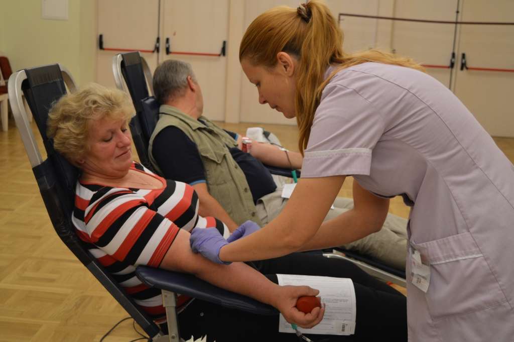 Smilteniete Ilze Līdaka asinis nodevusi jau 100. reizi, ko augstu novērtē Valsts asinsdonoru centrs un Latvijas Sarkanais Krusts.
Autors:  SANDRA PĒTERSONE