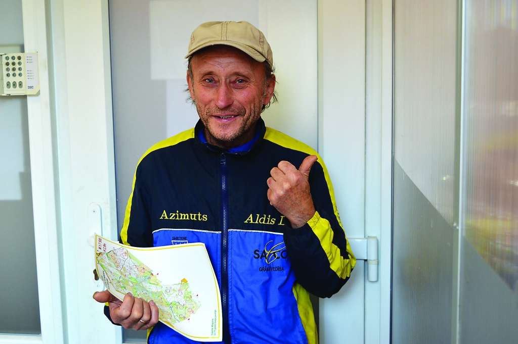 OK “Azimuts” vadītājs Aldis Lapiņš īsi pirms sezonas beigām saka: “Viss ir kārtībā!” Lielais dalībnieku skaits katrā kārtā viņam sniedz enerģiju un pozitīvas emocijas, kas nepieciešamas turpmākam darbam.
 
Autors:  SANTA SINKA