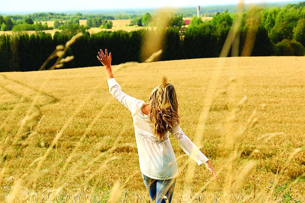 Sakot atā saulainajai vasarai, mēs sagaidām rudeni, kas mudina doties tuvāk dabai izbaudīt ainavas, kas Smiltenes novadā turpina pārsteigt ar savu krāšņumu, plašuma un brīvības sajūtu.                                
Autors:  SANTA SINKA