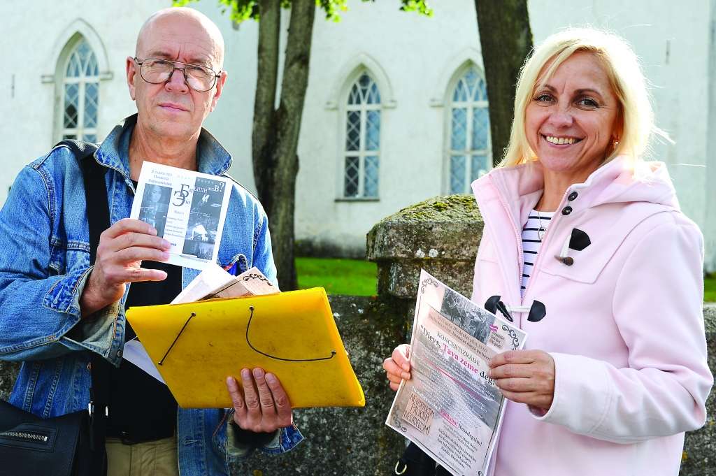 Režisors un rakstnieks Māris Druva un Smiltenes novada Kultūras pārvaldes vadītāja Pārsla Jansone (šajā gadījumā - uzveduma producente) kopā ar daudziem desmitiem cilvēku veido Smiltenē līdz šim nebijušu vērienīgu pasākumu.                                                                                         
Autors:   SANDRA PĒTERSONE