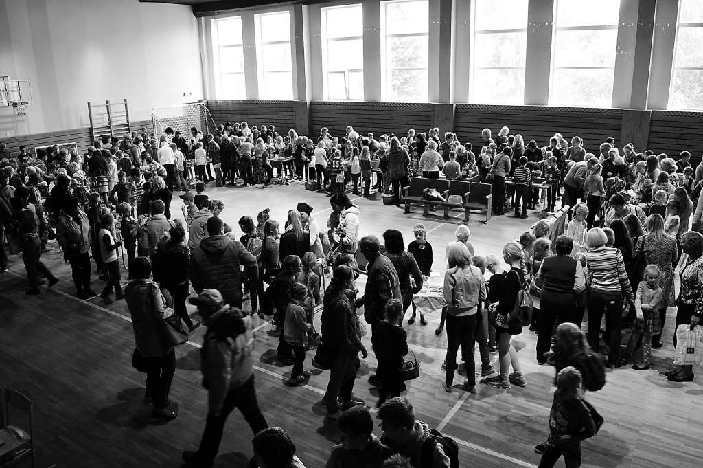 Liela rosība pirmdien bija vērojama Smiltenes Trīs pakalnu sākumskolā, tur tradicionālais Miķeļdienas tirdziņš pulcēja desmitiem pircēju.                                                                                                                                     
Autors:  SANTA SINKA