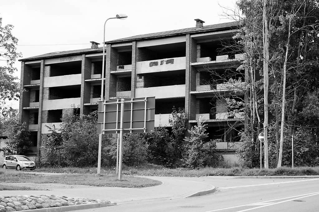Smiltenes novada deputāti piekrituši atpirkt no privātīpašnieka nepabeigto daudzdzīvokļu māju Smiltenē par 80 tūkstošiem eiro.                                                                                                                                             
Autors:  SANDRA PĒTERSONE