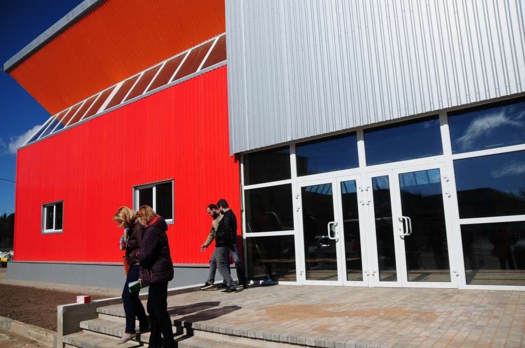 Pašlaik Valkas novada bērnu – jaunatnes sporta skolas zālē Lauktehnikas rajonā notiek dušu un tualešu rekonstrukcija, jaunu kabinetu iekārtošana un vējtvera būvniecība.                                                                                 
Autors:  INGA KARPOVA