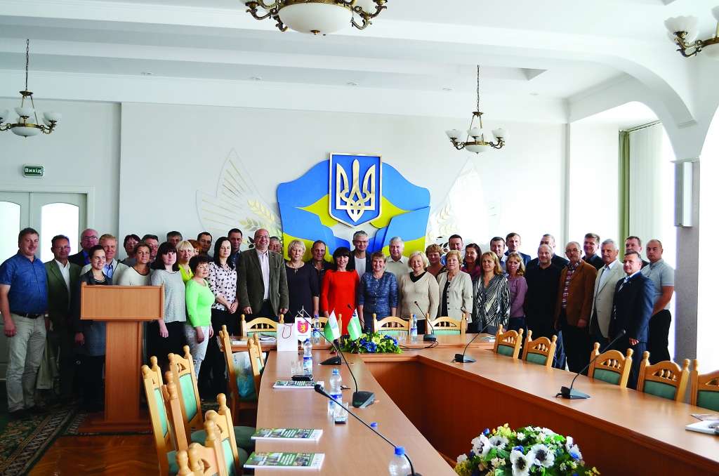 Čerņigovas apgabala pašvaldībā viesus no Valkas un Valgas viesus svinīgi sagaidīja Ukrainas pārstāvji. Runas par turpmāko sadarbību skāra ekonomiku un sociālo jomu.                                                                                                                                                                                                  

Autors: NO VALKAS NOVADA DOMES ARHĪVA