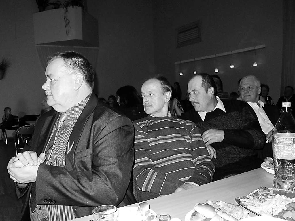 Lauksaimniecības pakalpojumu kooperatīvās sabiedrības “Ērģeme” valdes priekšsēdētājs Mārtiņš Kreilis (attēlā no kreisās) ir gandarīts par šosezon paveikto darbu.                                                                                  
Autors:  INGA KARPOVA
