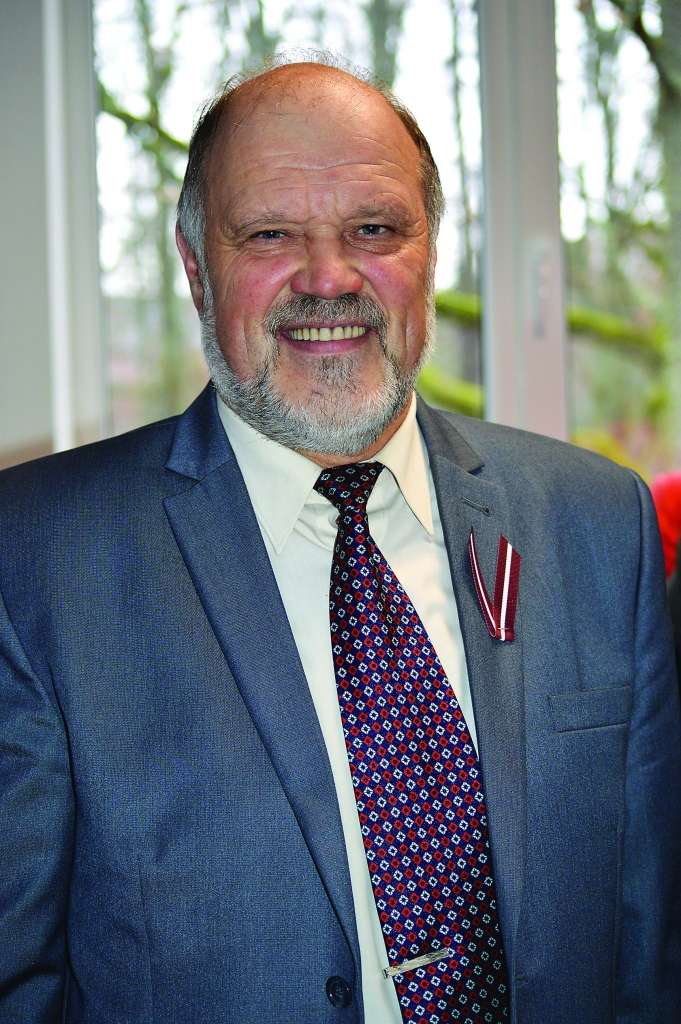 “Ja gribat redzēt laimīgu cilvēku, tad paskatieties uz mani!” Smiltenes tehnikumā notikušās grandiozās pārmaiņas vērtē skolas direktors Andris Miezītis.