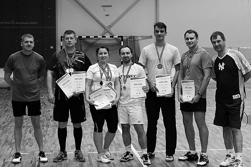 Valkas badmintona kluba “Lotos” dalībnieki Latvijas čempionātā senioriem pavisam izcīnīja astoņas medaļas.
                                                                                                                                                                               
Autors:  NO KLUBA ARHĪVA