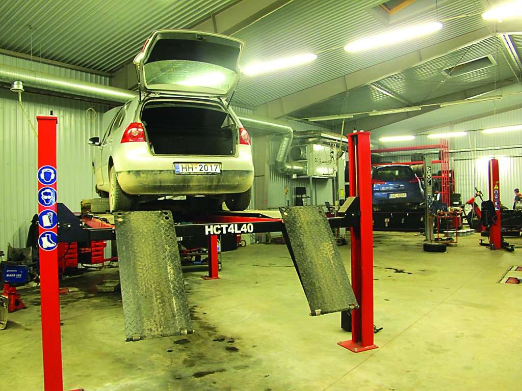 Jaunajā autoservisā “Ligumss” ir aprīkots ar mūsdienīgām iekārtām un te vienlaicīgi var apkalpot sešas automašīnas.