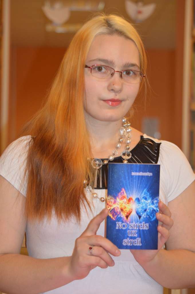 Variniete Laura Strazdiņa savā grāmatā raksta par jūtām, kas viņai dzīvē ir svarīgas, - par mīlestību un cerību.                 
Autors:  SANDRA PĒTERSONE