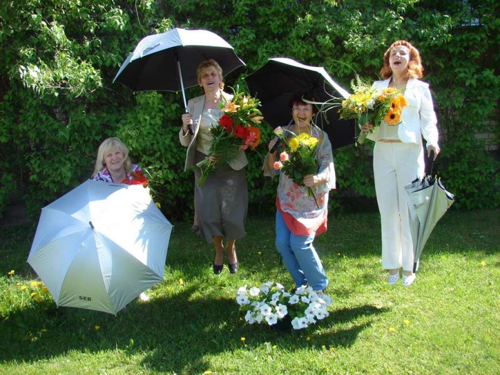 2008. gads: Gada labākie skolotāji Smiltenē. Viņu vidū arī Smiltenes Centra vidusskolas skolotāja Vislava Pubule (otrā no kreisās).
Autors: SANTA SINKA