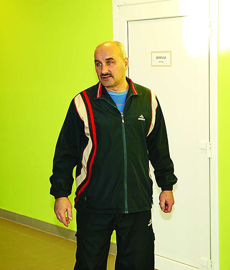 Vijciema pagasta sporta organizators Juris Kalniņš ir pielicis daudz pūļu, lai sporta spēles aizvadītu raiti.                          
Autors:  ALDIS DUBĻĀNS