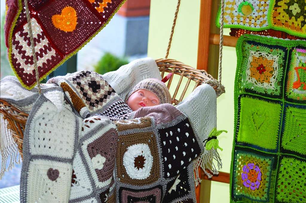 Šos mazos musturdeķīšus izstādē varēs redzēt tikai Smiltenē. Tūlīt pēc izstādes tos aizvedīs uz  jaundzimušo intensīvās terapijas nodaļu Bērnu klīniskajā universitātes slimnīcā.