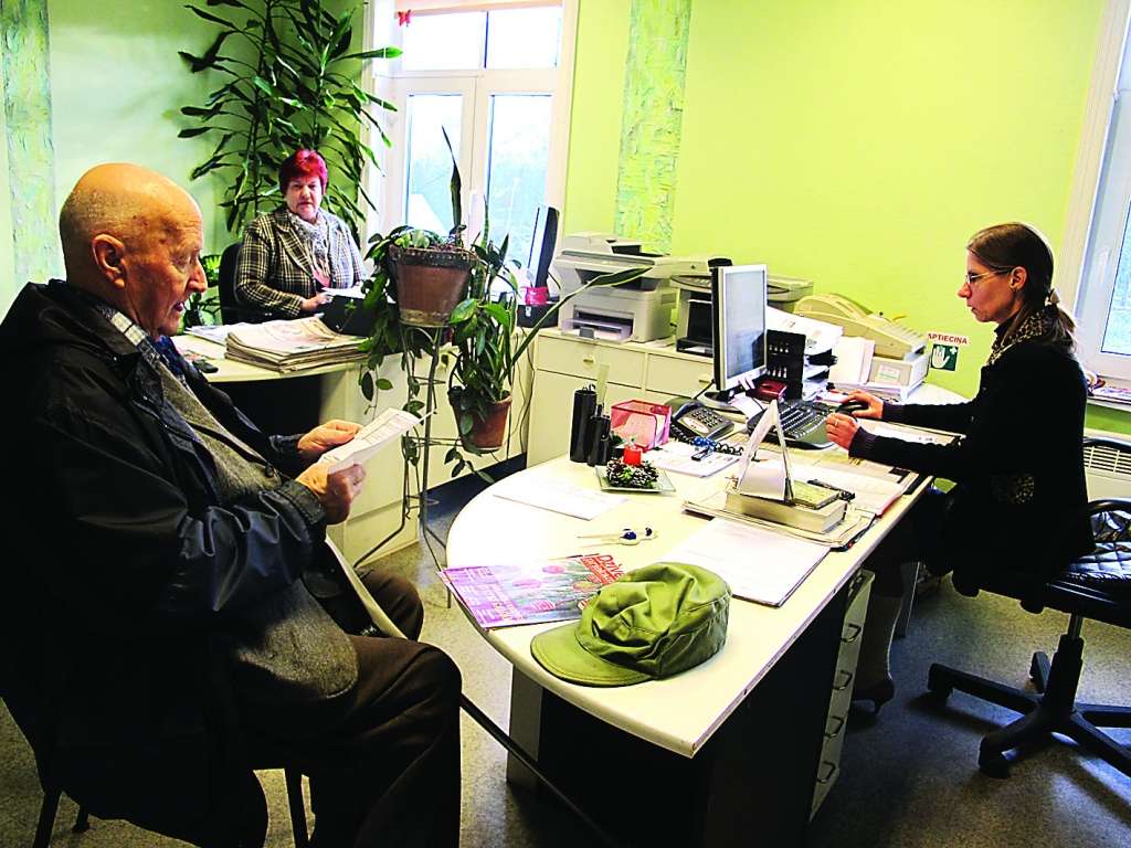 Pensionārs Valdis Jukums naudu preses izdevumu abonēšanai krāj kopš pavasara.                          
Autors:  ALDIS DUBĻĀNS