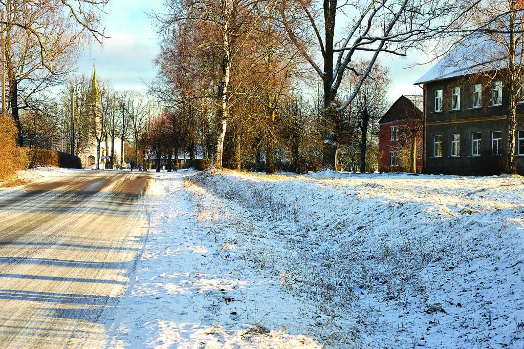 Traģiskais negadījums noticis Palsmanes ciemā, netālu no pamatskolas ēkas. Jaunā vīrieša mirstīgās atliekas atrada ceļa vidū.                                                                                                                                                
Autors:  SANDRA PĒTERSONE