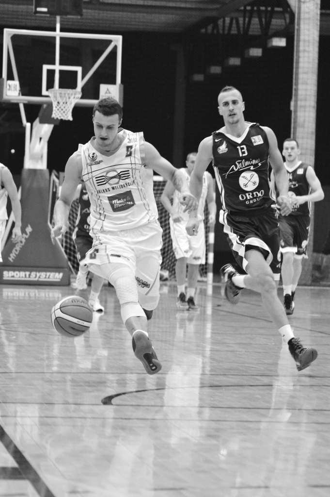 Aizvadītajā basketbola spēlē pret Valmieras komandu nācās piekāpties, taču cīņa laukumā notika par katru centimetru.  
Autors: AIRA VĒRSE