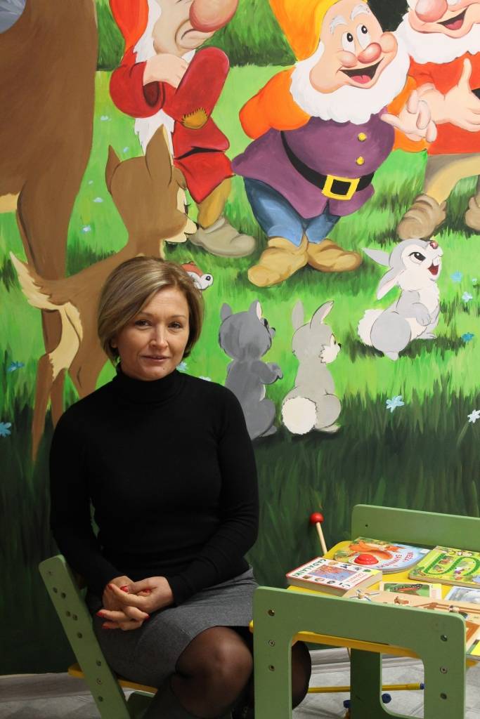 Atrodoties ciema bibliotēkas bērnu stūrīti, Bilskas pagasta pārvaldes vadītāja Linda Karlsone atzīst, ka jaunā paaudze ir lielākais stimulators strādāt vēl labāk un vairāk.                                                
Autors:  NO PERSONĪGĀ ARHĪVA