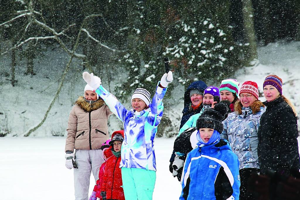 Ja vien ir ziema, tā ir jābauda! Smiltenē allaž cieņā ir bijuši ziemas sporta veidi, to svētdien uz Tepera ezera apliecināja arī pirmo Smiltenes slidošanas svētku dalībnieki, paužot gan cīņassparu, gan neviltotu prieku.                                                                   
Autors:  SANTA SINKA