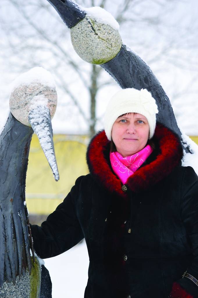 Palsmanes pagasts ir pievilcīga dzīvesvieta, ir pārliecināta pagasta pārvaldes vadītāja Tigna Podniece. Viņa un arī citi palsmanieši it īpaši gaida atpakaļ savējos, uz ko simboliski mudina arī Palsmanes Mīlestības skvēra stārķi.                                 
Autors:  SANDRA PĒTERSONE