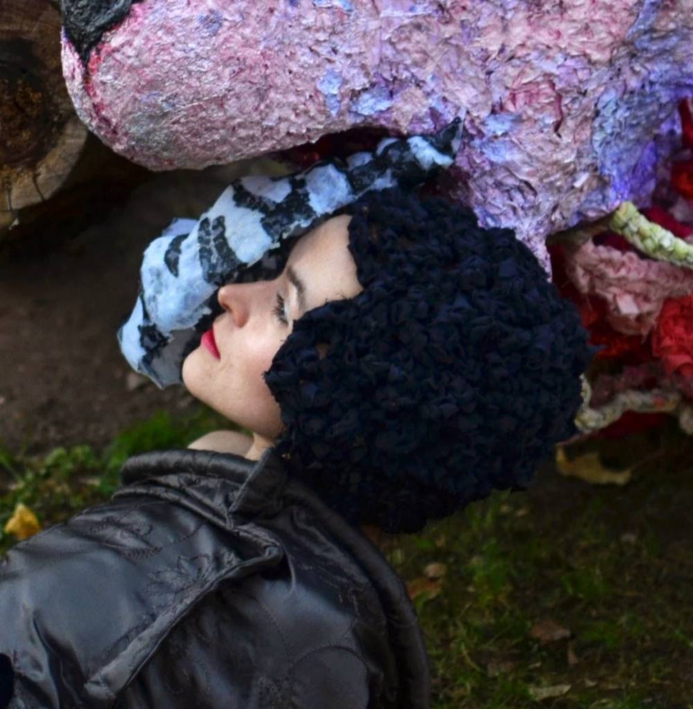 Velta Emīlija Platupe ir jauna māksliniece ar savu īpašu pasaules redzējumu.
Autors: PUBLICITĀTES